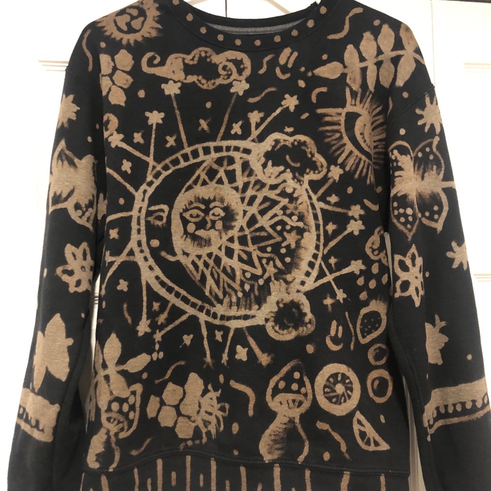Bleach dyed crew neck